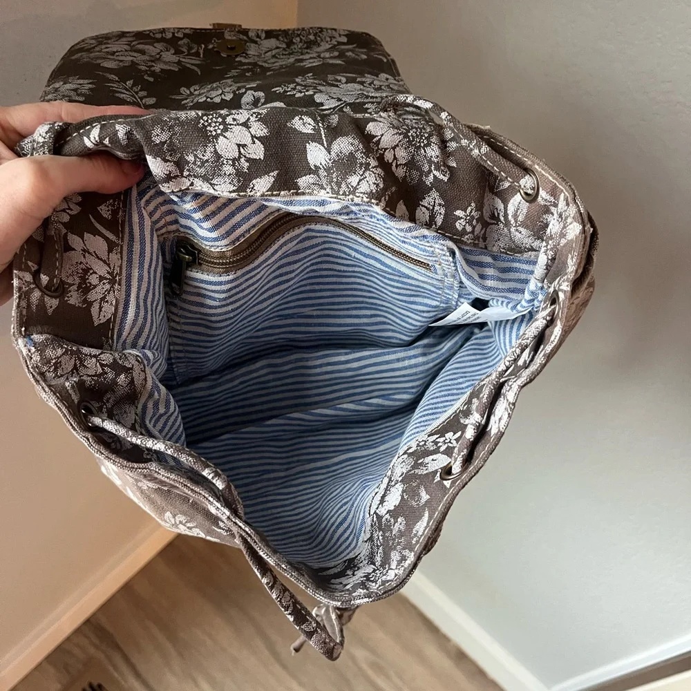 Clea Ray Flower And Leather Backpack NWT - Picture 4 of 4